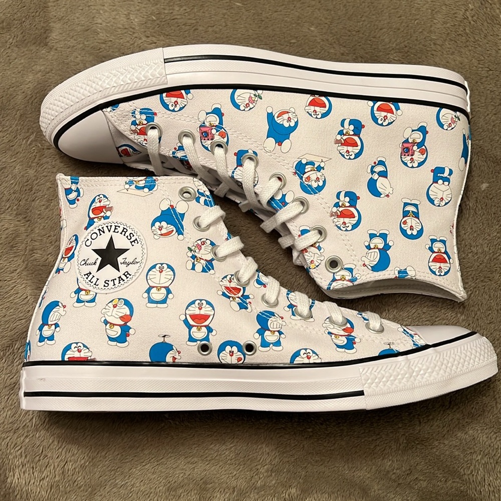 New Mens size 9.5 CONVERSE DORAEMON CHUCKS. LIMITED EDITION